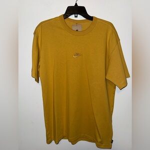 Nike Men's Mustard Short Sleeve Tee